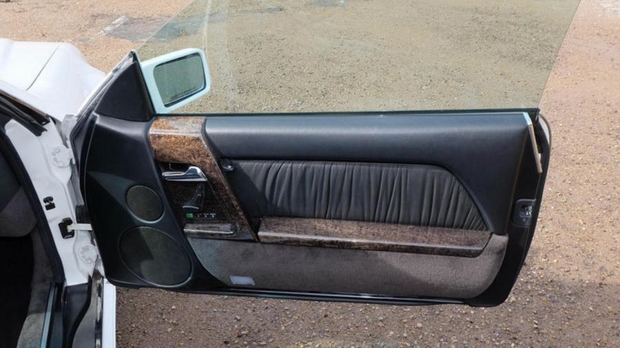 Детали интерьера Mercedes-Benz SL72 AMG 1995 года  (фото 69 из 82)
